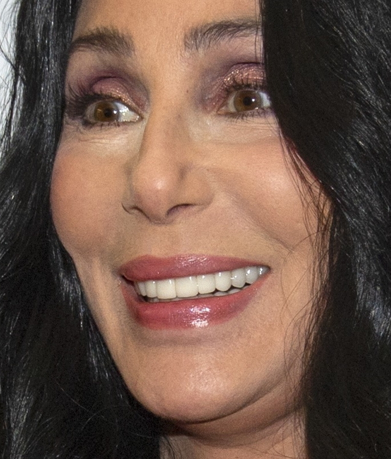 72-letnia Cher bez ANI jednej zmarszczki pozuje w MEGA krótkiej sukience