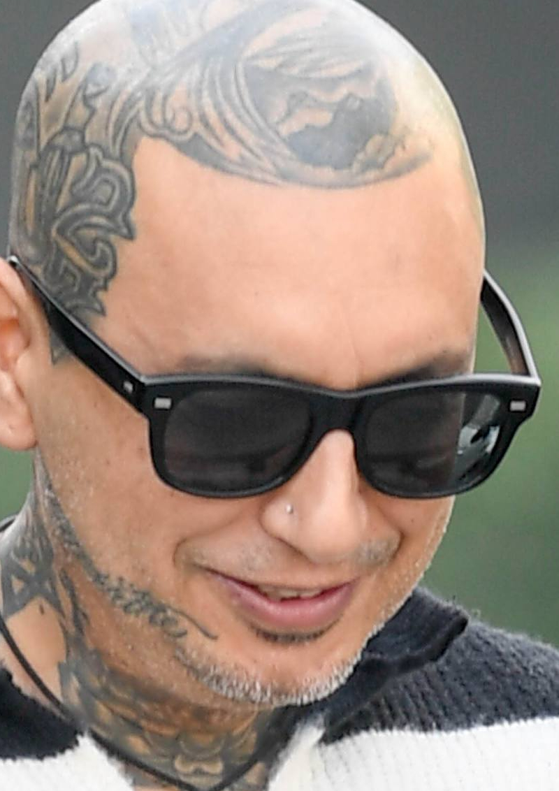 Ciężarna Kat von D całuje się z mężem. Jej brzuch jest OGROMNY!