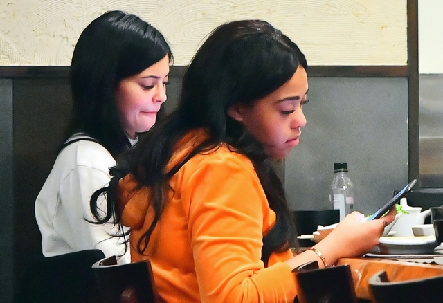 EKSKLUZYWNE zdjęcia Kylie z baru. TEN szczegół sprawia, wygląda strasznie! EKSKLUZYWNE zdjęcia Kylie z baru. TEN szczegół sprawia, wygląda strasznie!