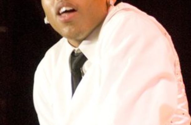 Chris Brown chwali się swoim przyrodzeniem (FOTO)