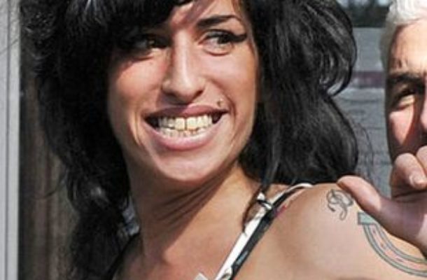 Amy Winehouse chce mieć operację nosa