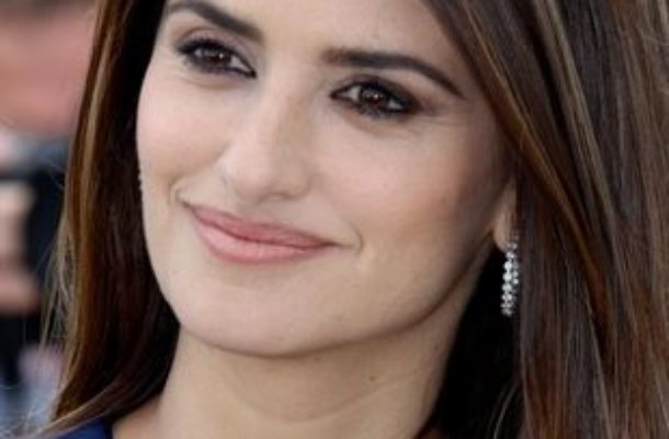 Penelope Cruz uwodzi publiczność w Cannes (FOTO)