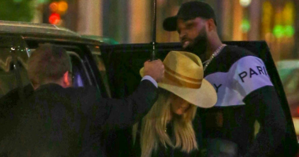Khloe Kardashian i Tristan na randce w deszczowym Cleveland! (ZDJĘCIA) Khloe Kardashian i Tristan na randce w deszczowym Cleveland! (ZDJĘCIA)