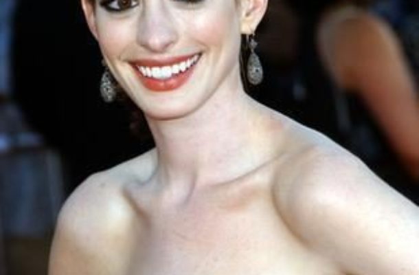 Anne Hathaway już nie chce operować nosa