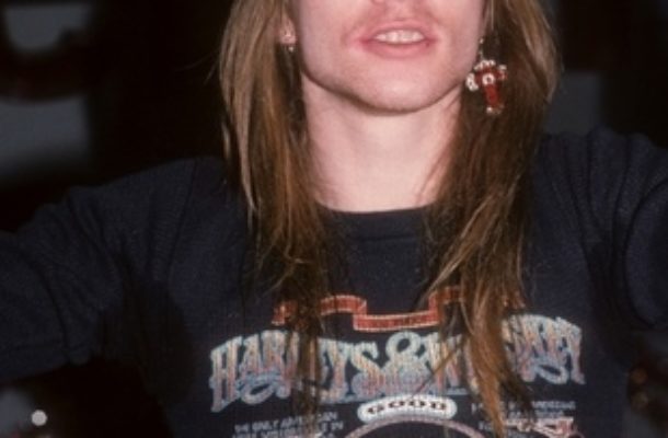 Axl Rose – ani śladu po dawnym idolu [VIDEO]