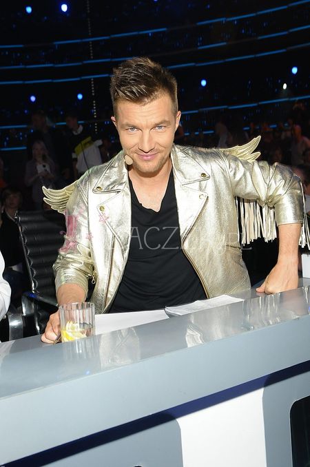 Kora ubrała mini,  Sztabie urosły skrzydła (FOTO)