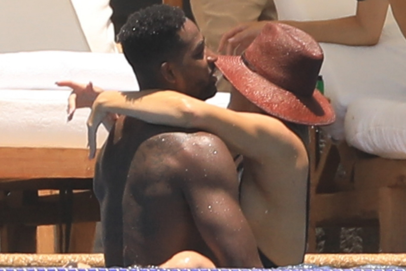 Koniec kryzysu w związku Khloe i Tristana. Zobaczcie, co robią w basenie! Koniec kryzysu w związku Khloe i Tristana. Zobaczcie, co robią w basenie!