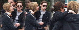 Kristen Stewart w miłosnym uścisku ze swoją dziewczyną Kristen Stewart w miłosnym uścisku ze swoją dziewczyną