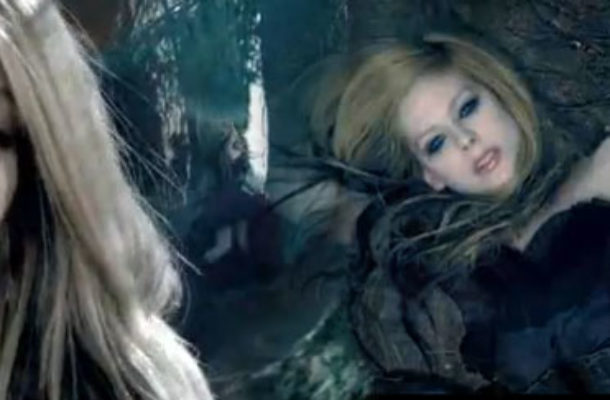 Avril Lavigne – Alice (VIDEO)