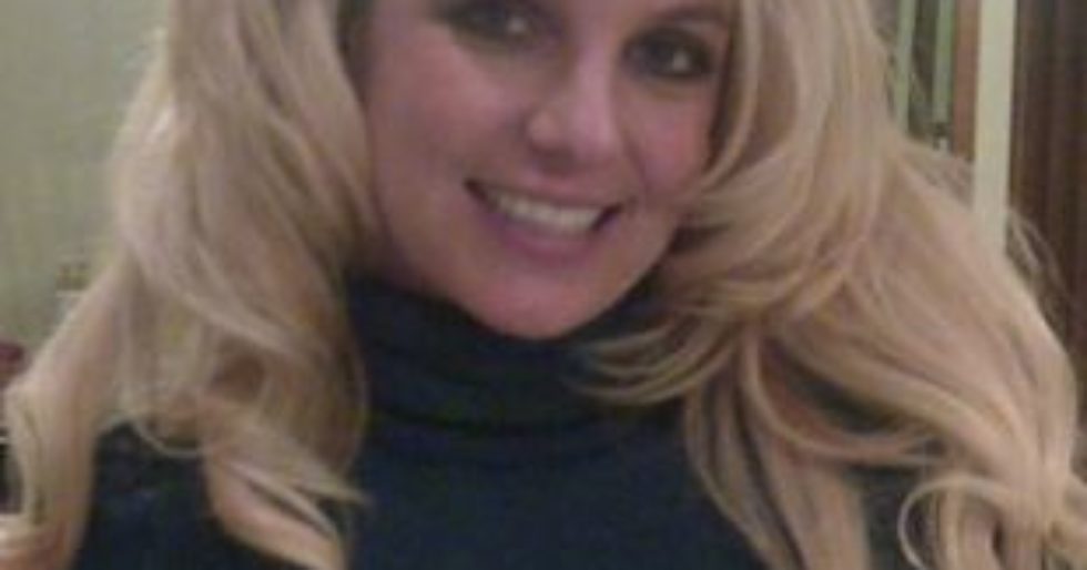 Britney Spears chciała pochwalić się pierścionkiem…(FOTO) Britney Spears chciała pochwalić się pierścionkiem…(FOTO)