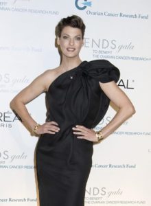 Linda Evangelista ma dziecko z mężem Salmy Hayek?