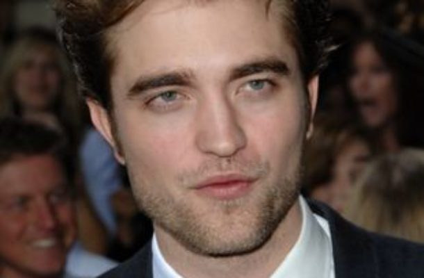 Dlaczego Robert Pattinson nie zmienia ubrań?