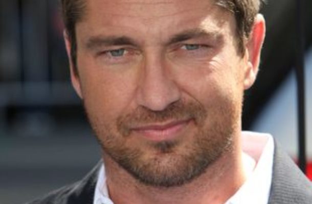 Gerard Butler całuje tajemniczą blondynkę