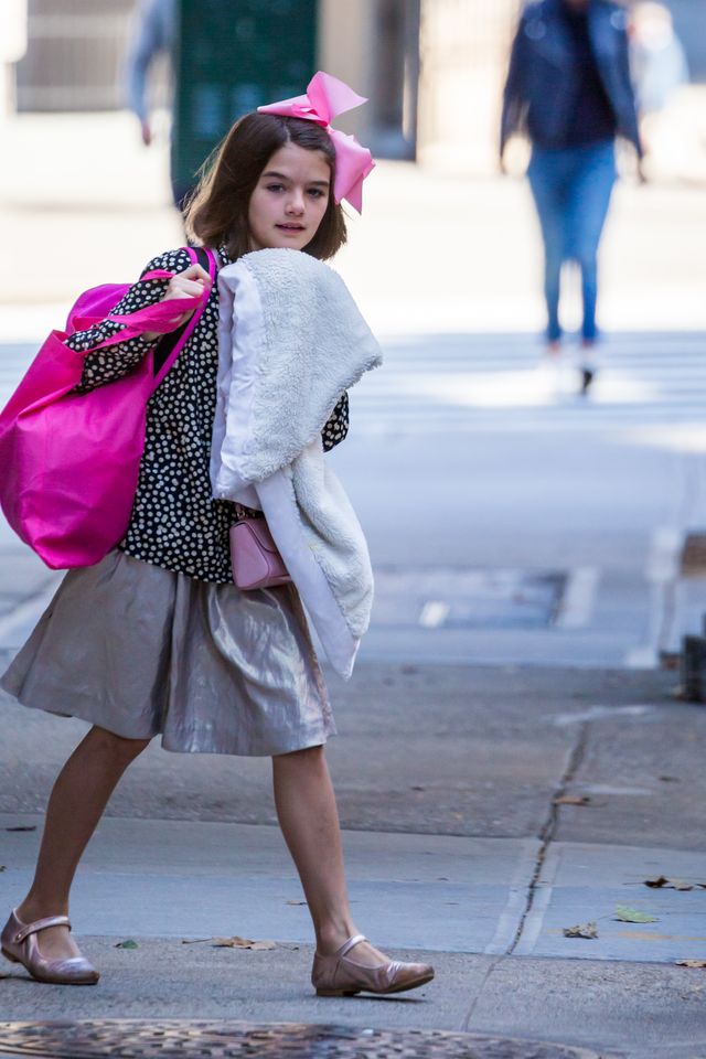 11-letnia Suri Cruise z kocykiem na ulicy (ZDJĘCIA) 11-letnia Suri Cruise z kocykiem na ulicy (ZDJĘCIA)