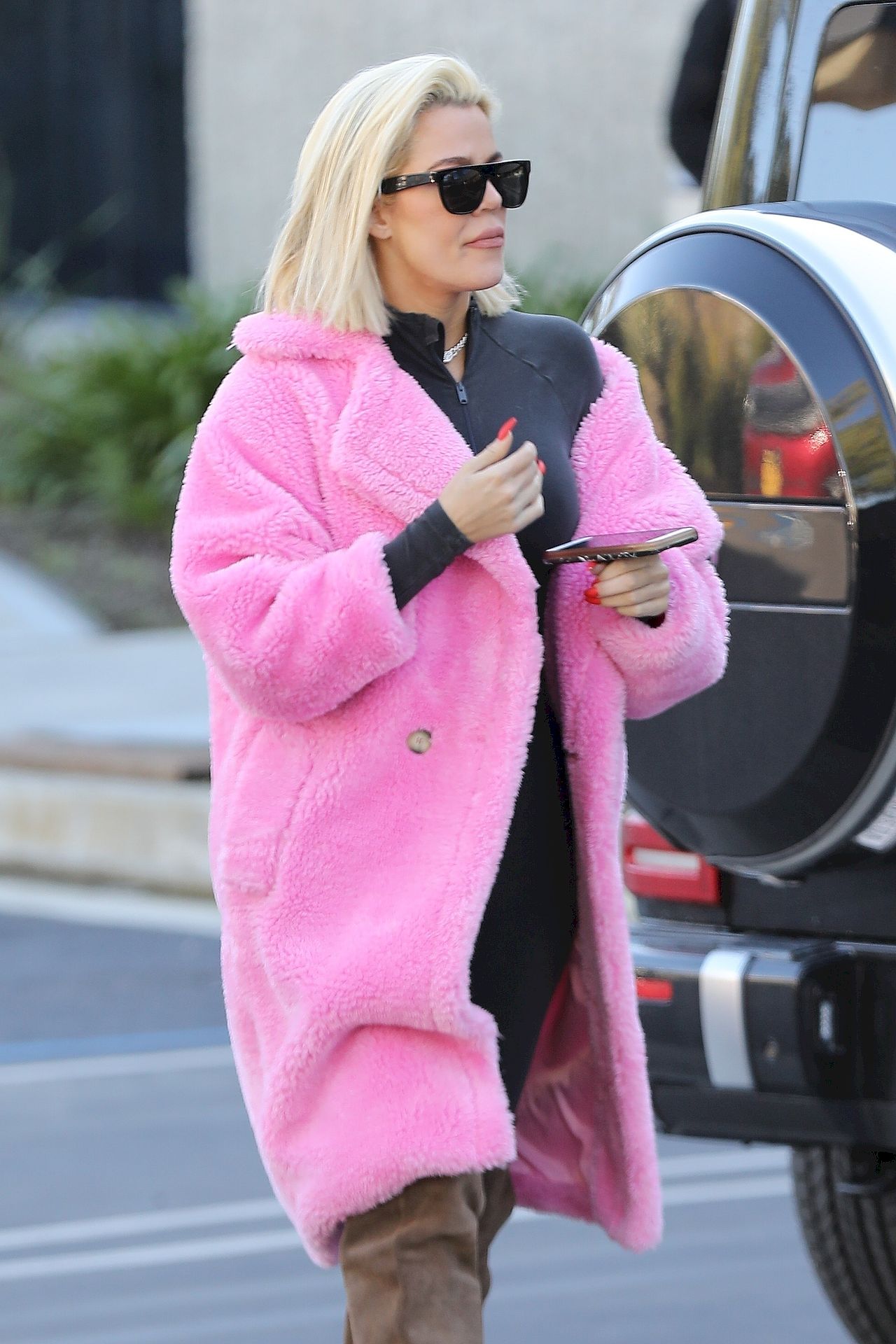 *EXCLUSIVE* Khloe Kardashian rocks a pink fur coat to Kanye's office in Calabasas Khloe Kardashian