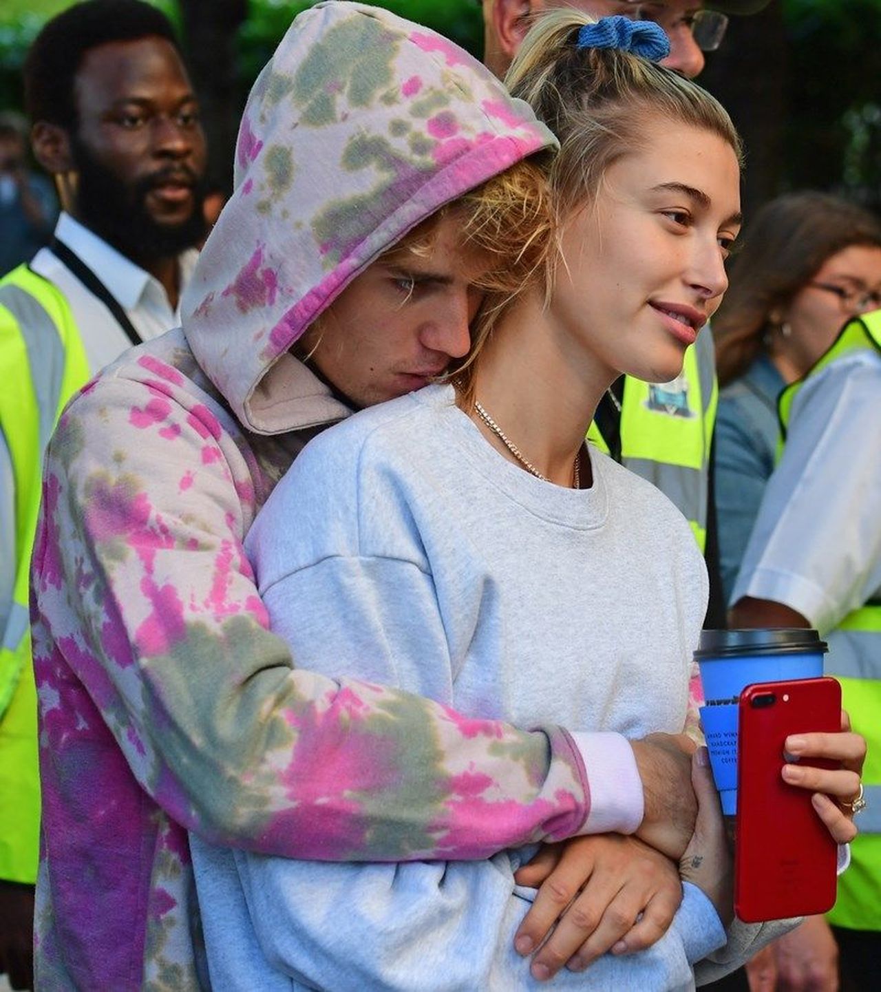 Justin Bieber wygląda jak SYN Hailey Baldwin! Fani oceniają okładkę Vogue z parą