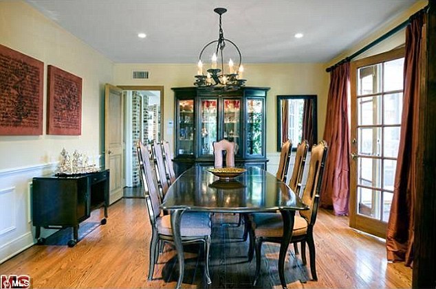 Levine stracił kontakt z rzeczywistością? Agenci nieruchomości nie wierzą