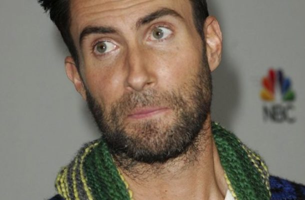 Adam Levine jest potworem? Kolejna kobieta wyznaje, „Traktował mnie jak śmiecia”