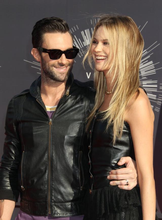 Adam Levine z maleńką córeczką! (Instagram)