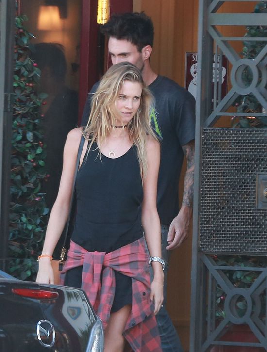 Trudno się dziwić, że Behati Prinsloo usidliła Adama Levine 