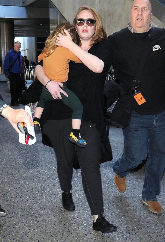 Adele z synkiem zawitali do LA (FOTO)