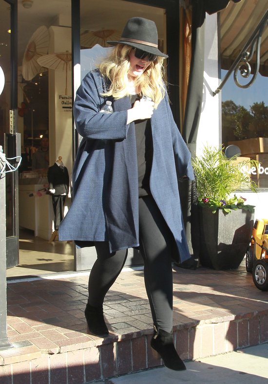 Adele w West Hollywood - robi zakupy dla dziecka (FOTO)