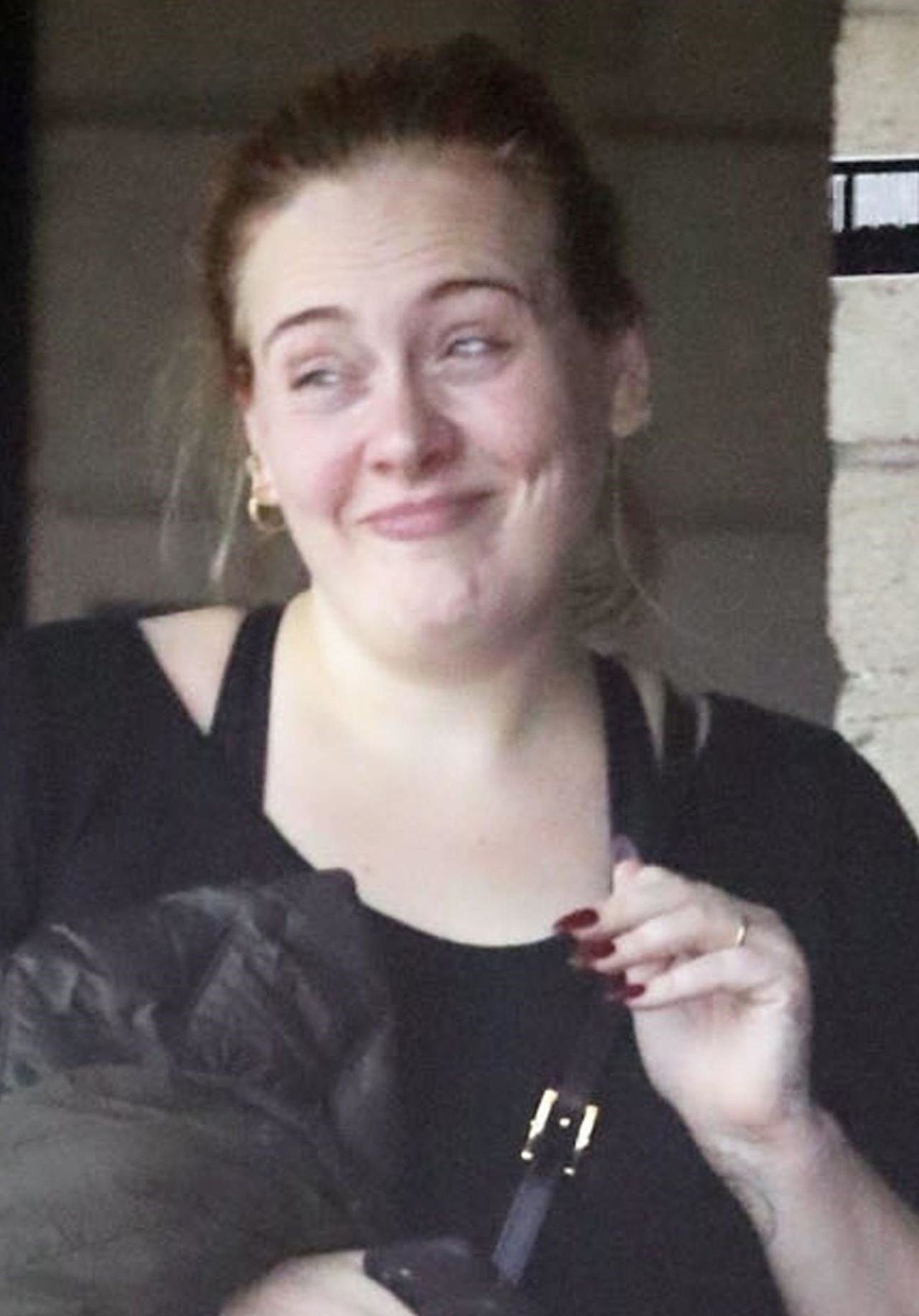 Adele bez makijażu wychodzi z siłowni (ZDJĘCIA)