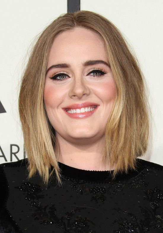 Co za zmiana! Adele ma czarne włosy i grzywkę! (FOTO)