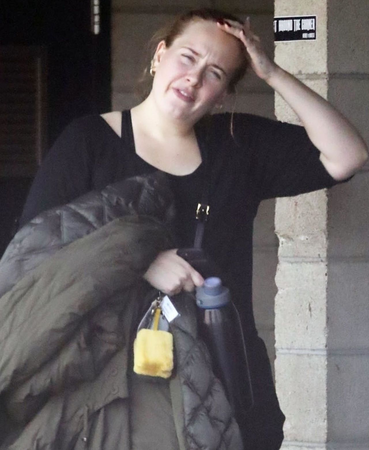 Adele bez makijażu wychodzi z siłowni (ZDJĘCIA)