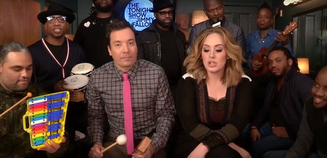 Adel z akompaniamentem dziecięcych instrumentów (VIDE)