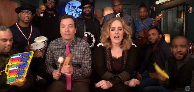 Adel z akompaniamentem dziecięcych instrumentów (VIDE)