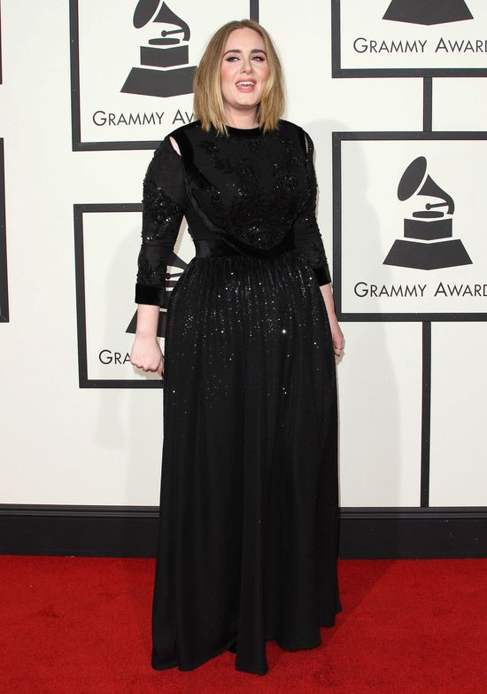 Co za zmiana! Adele ma czarne włosy i grzywkę! (FOTO)