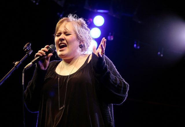 Miałyście kiedyś Spanxy na pupie? Adele mówi, jak to jest