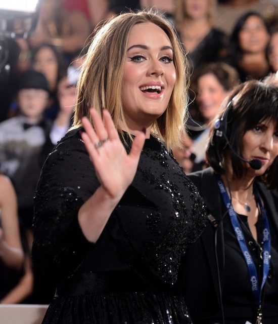 Adele zrobiła na scenie coś brzydkiego Adele zrobiła na scenie coś brzydkiego