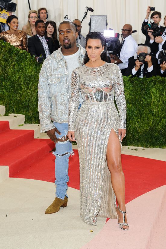 Urocza wiadomość Kim Kardashian do Kanye Westa z okazji 2. rocznicy ślubu Urocza wiadomość Kim Kardashian do Kanye Westa z okazji 2. rocznicy ślubu