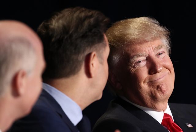 Donald Trump WYRZUCIŁ One Direction ze swojego hotelu! Donald Trump WYRZUCIŁ One Direction ze swojego hotelu!