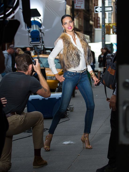 Adriana Lima zaczyna łowy (FOTO) Adriana Lima zaczyna łowy (FOTO)