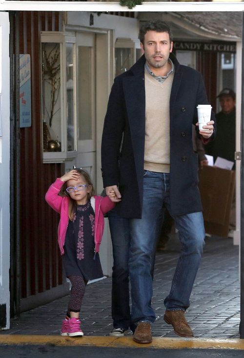 Ben Affleck sam zajmuje się córkami (FOTO)