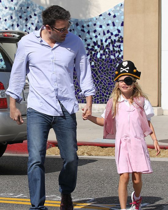 Ben Affleck z Violet podczas Dnia Mówienia jak Pirat (FOTO)
