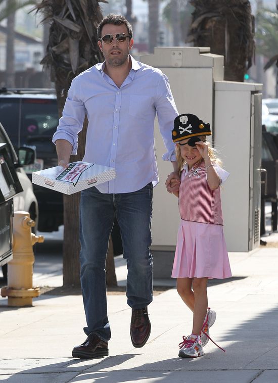 Ben Affleck z Violet podczas Dnia Mówienia jak Pirat (FOTO)