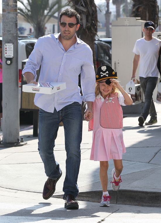 Ben Affleck z Violet podczas Dnia Mówienia jak Pirat (FOTO)