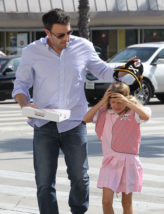 Ben Affleck z Violet podczas Dnia Mówienia jak Pirat (FOTO)