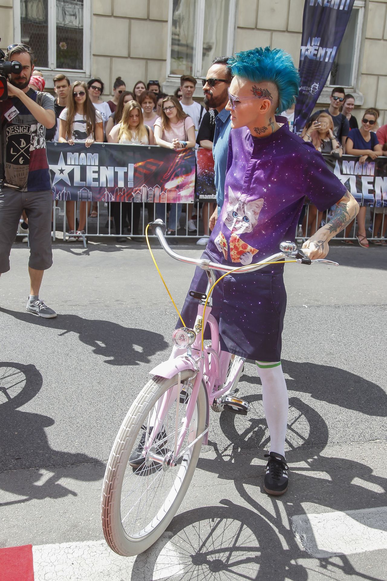 Wychudzona Agnieszka Chylińska na różowym rowerze (ZDJĘCIA)