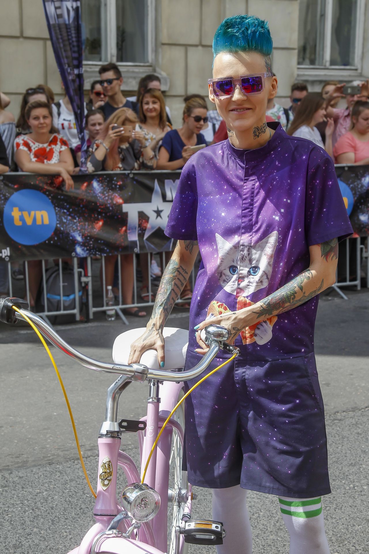 Wychudzona Agnieszka Chylińska na różowym rowerze (ZDJĘCIA)