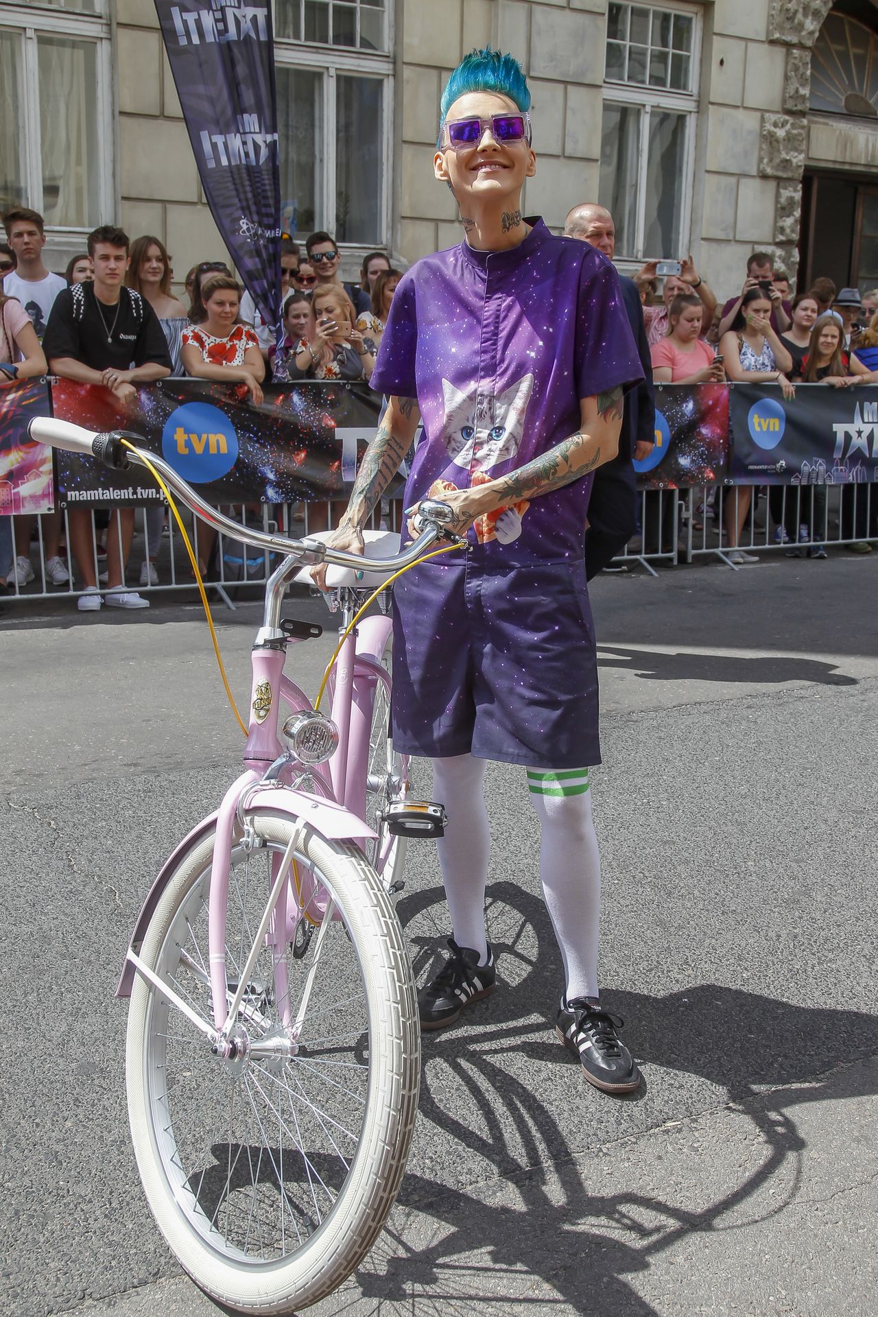 Wychudzona Agnieszka Chylińska na różowym rowerze (ZDJĘCIA)