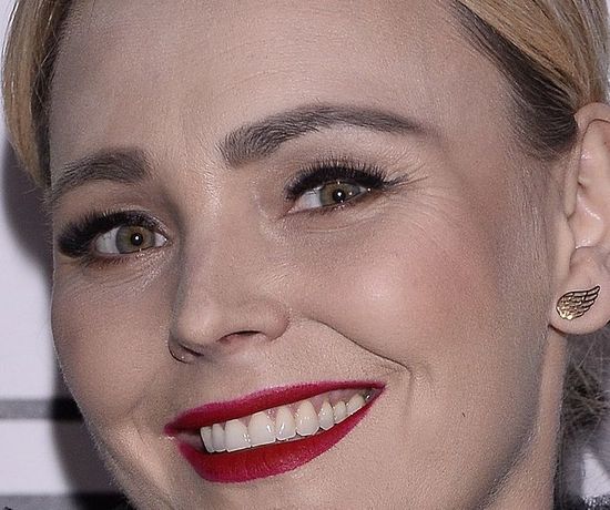 Gdzie podziała się szyja Agnieszki Jastrzębskiej? I co dzieje się pod jej pachą? Gdzie podziała się szyja Agnieszki Jastrzębskiej? I co dzieje się pod jej pachą?