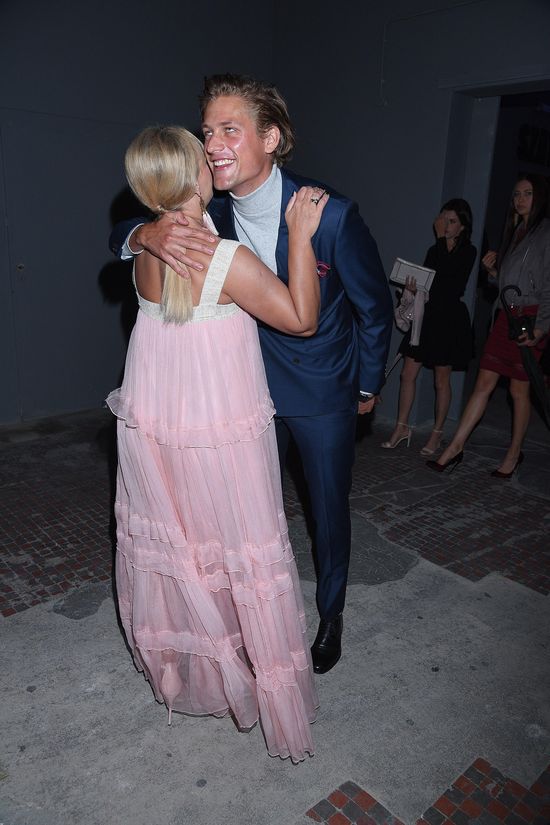 Gdy ubrała się tak Rihanna, pisano, że jest w ciąży