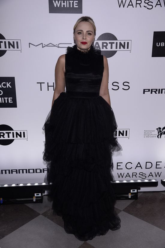 Gdzie podziała się szyja Agnieszki Jastrzębskiej? I co dzieje się pod jej pachą?