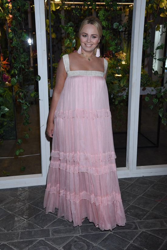 Gdy ubrała się tak Rihanna, pisano, że jest w ciąży