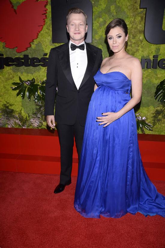 Dziennikarka pokazała ciążowy brzuszek na balu Fundacji TVN (FOTO)